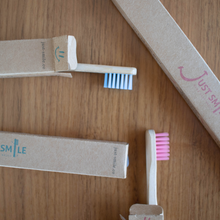 画像をギャラリービューアに読み込む, Just Smile BRUSSLE 竹歯ブラシ 4本 PINK or BLUE